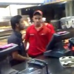 Un employé de KFC pète les plombs (VIDEO)