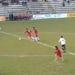 Il marque un but dès l&rsquo;engagement du milieu de terrain (VIDEO)