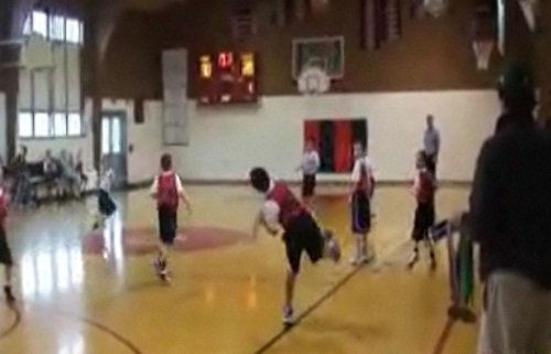 L’incroyable panier au buzzer d’un enfant de 12 ans (VIDEO)