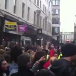 Justin Bieber bloqué à son hôtel par ses fans (VIDEO)