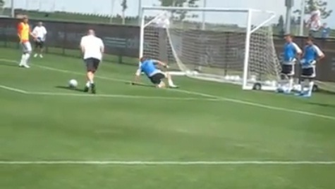 Zidane ridiculise un jeune gardien de but…avec ses dribbles (VIDEO)
