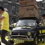 Record du monde : 14 étudiants dans une Fiat 500 (VIDEO)