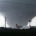 USA : Les tornades tuent plus de 350 personnes (VIDEO)