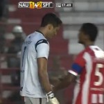 Gardien qui commet deux grosses erreurs dans la même action (VIDEO)