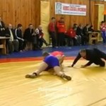 Arbitre de lutte gréco-romaine qui assure le show (VIDEO)