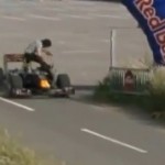 Le pilote de F1 Sébastien Buémi percute un spectateur durant une démo (VIDEO)