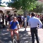 Une collégienne de 13 ans meurt après une agression (VIDEO)