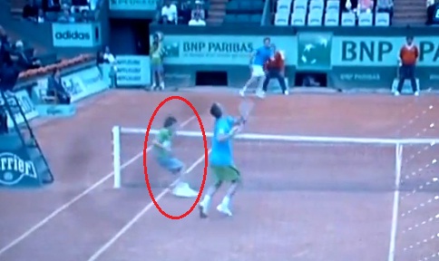 Roland-Garros : La « grosse » gaffe d’un jeune ramasseur de balles (VIDEO)