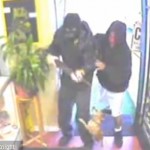 Un chihuahua met en fuite 2 braqueurs armés (VIDEO)