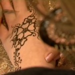 Le tatouage au henné serait dangereux (VIDEO)