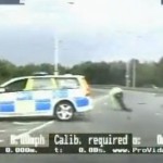 Policier britannique qui échappe de peu à la mort ! (VIDEO)