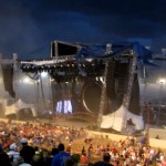 Choc : Une scène s&rsquo;effondre sur les spectateurs, 4 morts (VIDEO)