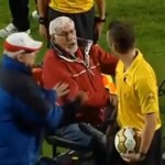 Un supporter handicapé &laquo;&nbsp;attaque&nbsp;&raquo; un arbitre (VIDEO)