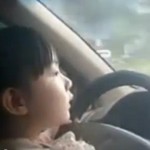 A 4 ans, elle conduit la voiture de ses parents (VIDEO)