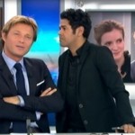 Quand Jamel Debbouze kiffe sur les cheveux de Laurent Delahousse ! (VIDEO)