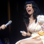 Katy Perry prise en flagrant délit de playback en plein concert ! (VIDEO)