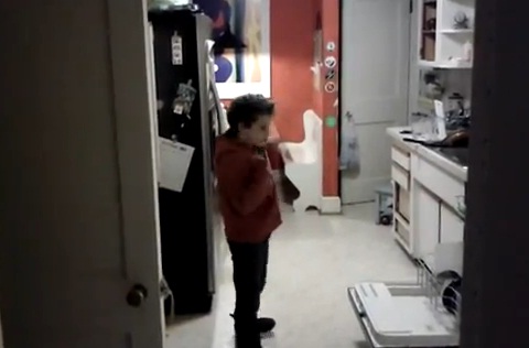 Petit garçon qui se déhanche sur Smooth Criminal de Michael Jackson (VIDEO)