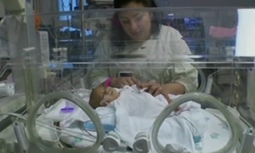 Elle pèse 270 grammes à la naissance (VIDEO)