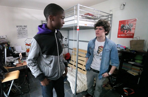 Hugo tout seul – J&rsquo;ai toujours voulu être noir ! (VIDEO)