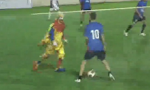 Pastore dribblé par un… clown (VIDEO)