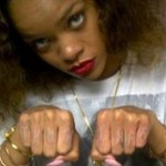 Rihanna &laquo;&nbsp;Ta gueule sal*pe ! Avale !&nbsp;&raquo; à une de ses fan sur twitter