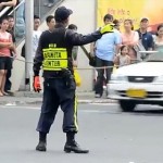 Philippines : agent de circulation qui fait le show (VIDEO)