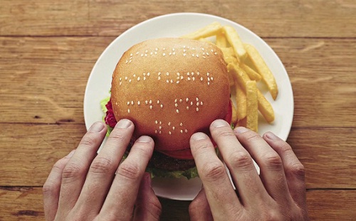 Des hamburgers en braille pour les malvoyants (VIDEO)