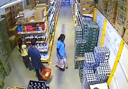 Femme qui vole un pack de bières ! (VIDEO)