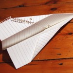 Joe Ayoob bat le record du monde du lancer d&rsquo;avion en papier (VIDEO)