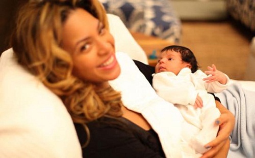 Beyoncé et Jay-Z dévoilent les premières photos de leur fille : Blue Ivy (PHOTOS)