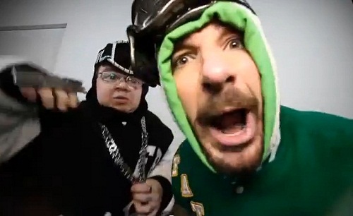 Keenan Cahill et Michael Youn – Fous Ta Cagoule (VIDEO)