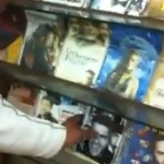 Quand Jamel Debbouze tombe sur ses DVD piratés (VIDEO)