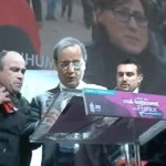 François Hollande enfariné par une femme (VIDEO)