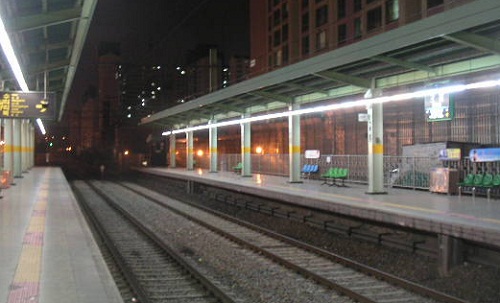 Métro coréen : un homme sauve un enfant in extremis (VIDEO)