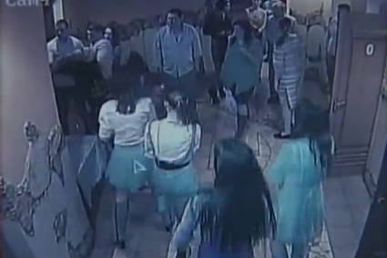 Ukraine : une bagarre générale éclate dans un restaurant (VIDEO)