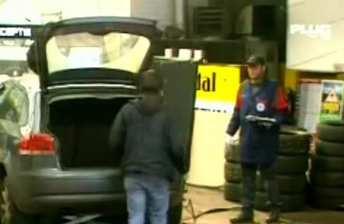 François l’embrouille – Le réparateur de pneus (VIDEO)