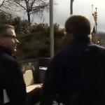 Journaliste qui se prend un poteau lors d&rsquo;une interview (VIDEO)