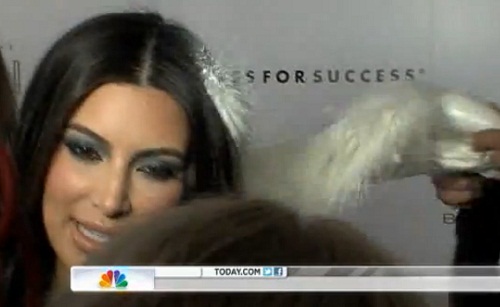 Kim Kardashian enfarinée (VIDEO)