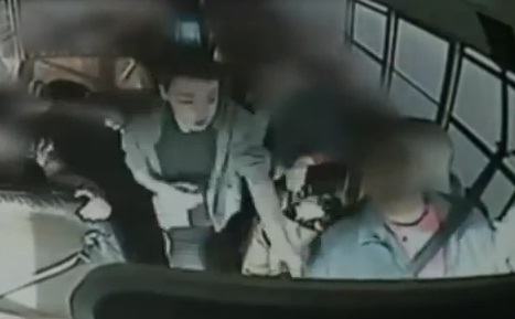 Un enfant de 13 ans sauve ses camarades d&rsquo;un accident de bus (VIDEO)