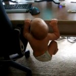 Bébé de 10 mois qui fait des tractions (VIDEO)