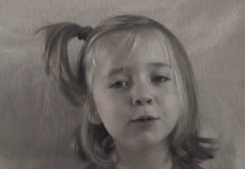 Portrait : il filme sa fille chaque semaine pendant 12 ans (VIDEO)