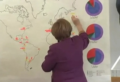 Angela Merkel ne sait pas situer Berlin sur une carte ! (VIDEO)