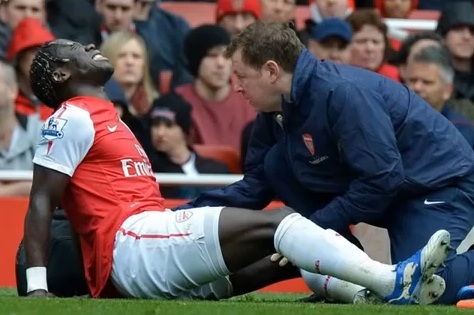 Bacary Sagna se fracture le péroné et n&rsquo;ira pas à l&rsquo;Euro (VIDEO)