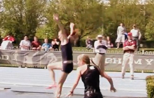 Une blonde qui fait de l&rsquo;athlétisme ! (VIDEO)