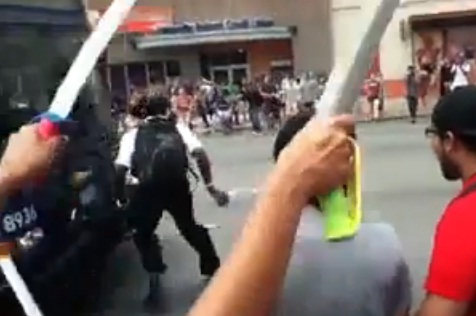 Choc : Un étudiant renversé par un bus s&rsquo;en sort indemne (VIDEO)