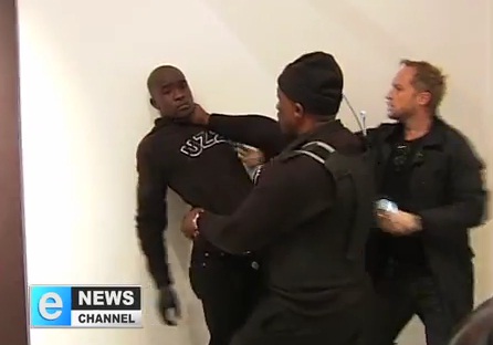Afrique du Sud : Arrestation musclée dans une galerie d&rsquo;art (VIDEO)