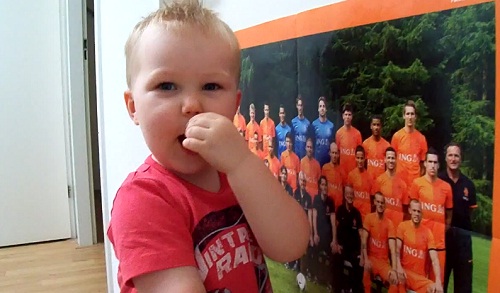 A 2 ans, il connait tous les joueurs de l&rsquo;équipe des Pays-Bas (VIDEO)
