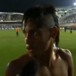 Neymar se prend une caméra sur la tête (VIDEO
