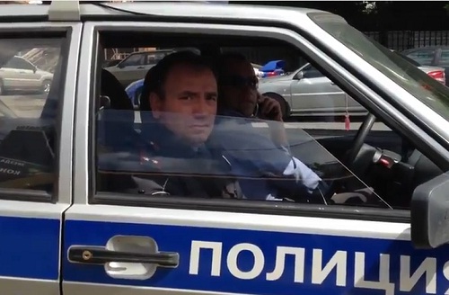 En Russie, la police obéit aux citoyens (VIDEO)