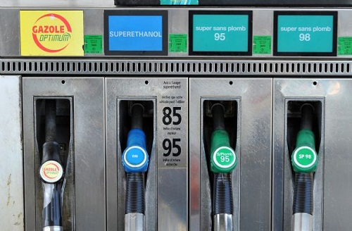 Italie : le prix du carburant gelé à 1 euro/litre… pour tous ceux qui achètent une Fiat (VIDEO)